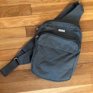 Baggallini Sling bag grey